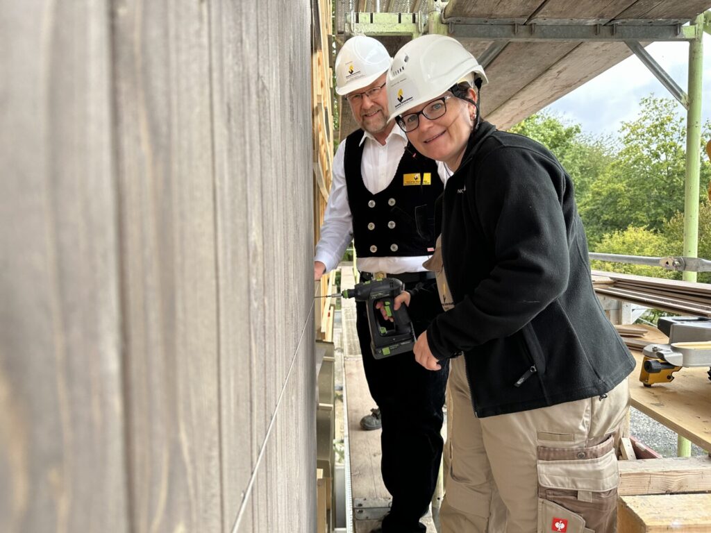 Prof. Dr.-Ing. Kira Kastell, Präsidentin der Hochschule Hamm-Lippstadt (HSHL) und Berthold Schröder, Präsident der Handwerkskammer (HWK) Dortmund